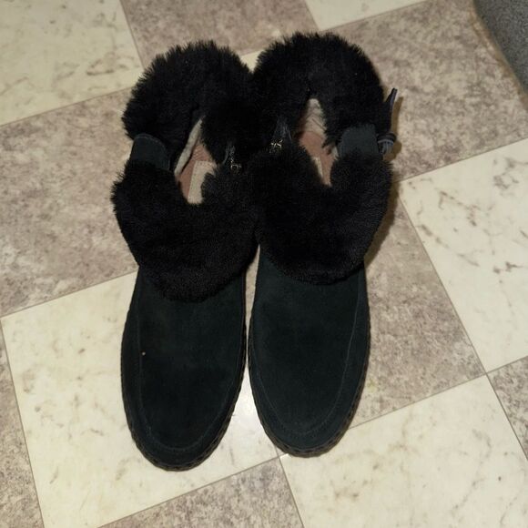 UGG Elowen Women's Black Fur-Top Lined moccasin style bootie Boots EUC SZ 9 - Picture 11 of 11
